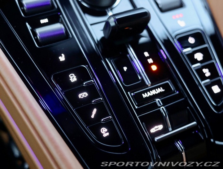 Aston Martin DB12 4.0 V8 Volante | Green m 2024