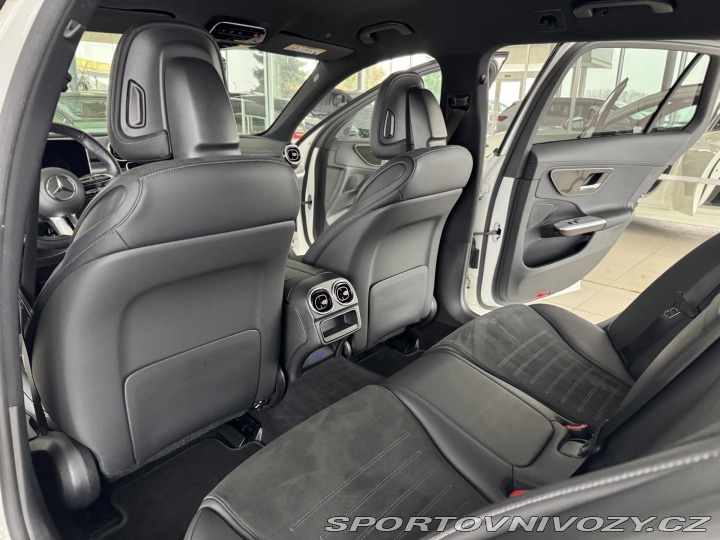 Mercedes-Benz C 300e AMG 230kW*Nez.Topení 2022