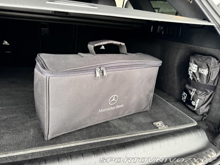 Mercedes-Benz C 300e AMG 230kW*Nez.Topení 2022