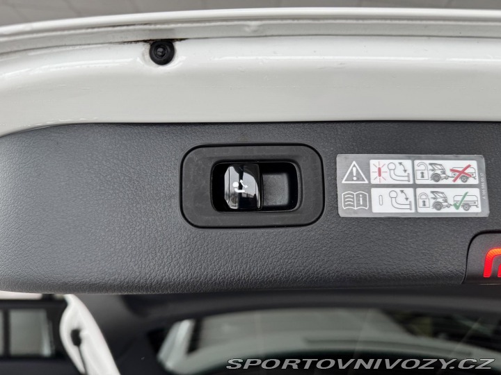 Mercedes-Benz C 300e AMG 230kW*REZERVACE! 2022