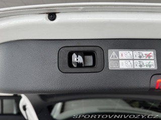 Mercedes-Benz C 300e AMG 230kW*Nez.Topení 2022