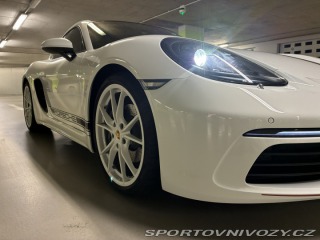 Porsche 718 Cayman 2025