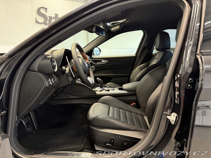 Alfa Romeo Giulia 2.0 Turbo 280k AT8 AWD  I 2025