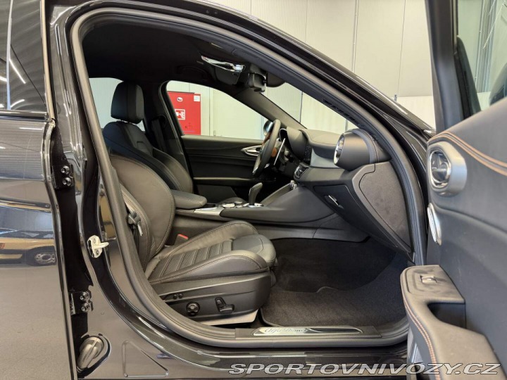 Alfa Romeo Giulia 2.0 Turbo 280k AT8 AWD I 2025