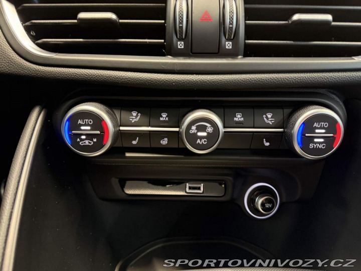 Alfa Romeo Giulia 2.0 Turbo 280k AT8 AWD I 2025