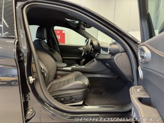 Alfa Romeo Giulia 2.0 Turbo 280k AT8 AWD I 2025