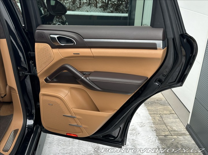 Porsche Cayenne 4,8 V8 420PS  GTS A/T 4x4 2012