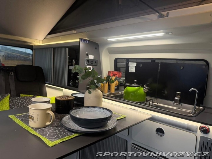 Ford Ostatní modely 2,0   výborný stav, najet 1800