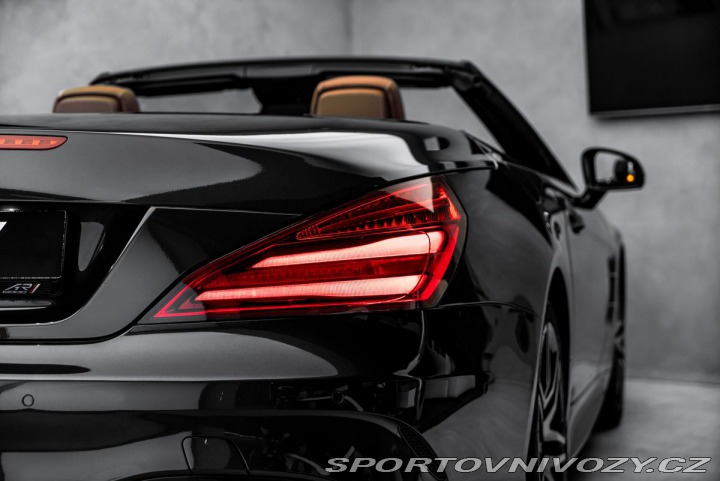 Mercedes-Benz SL Cabrio AMG Masáže H&K 1800