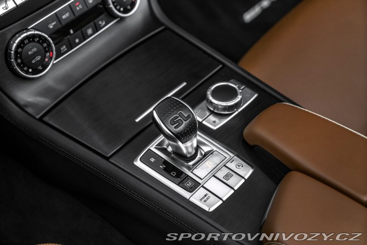 Mercedes-Benz SL Cabrio AMG Masáže H&K 1800