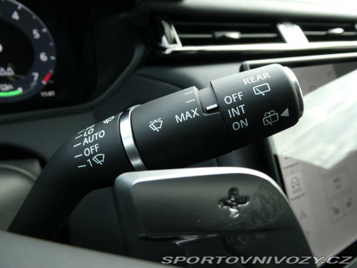 Ostatní značky Ostatní modely Land Rover Range Rover Velar 2,0 Dynamic SE P400e 4x4 2025