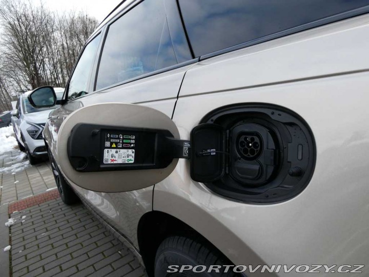 Ostatní značky Ostatní modely Land Rover Range Rover Velar 2,0 Dynamic SE P400e 4x4 2025