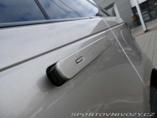 Ostatní značky Ostatní modely Land Rover Range Rover Velar 2,0 Dynamic SE P400e 4x4 2025