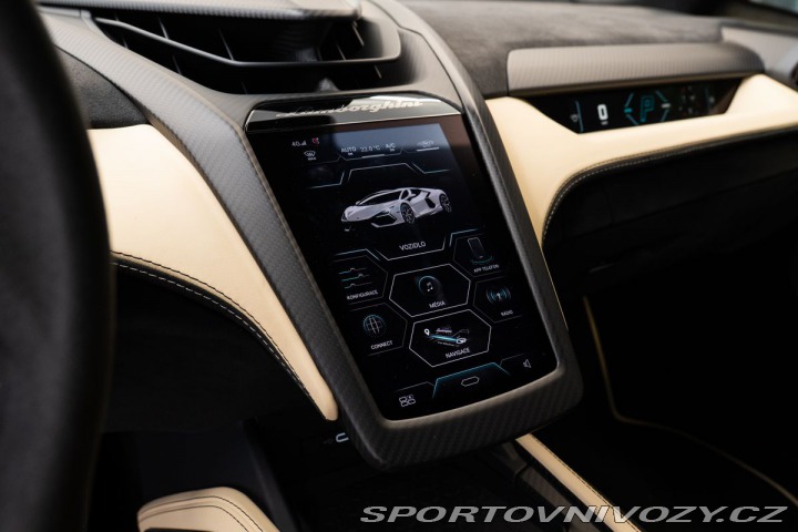 Lamborghini Revuelto  2024