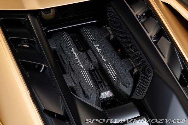 Lamborghini Revuelto  2024