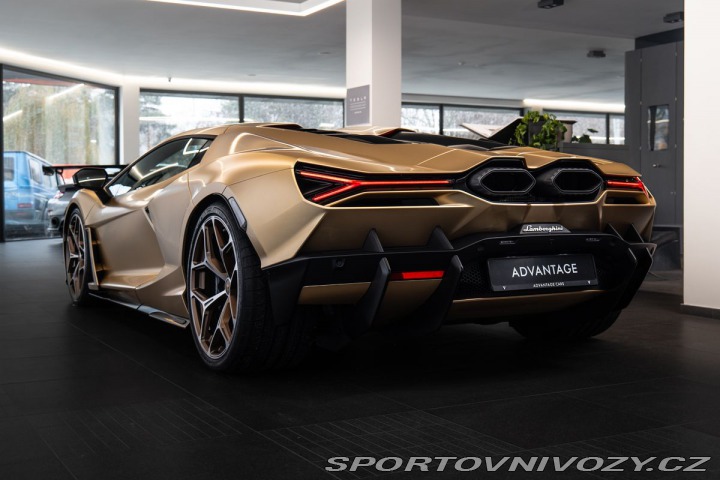 Lamborghini Revuelto 2024
