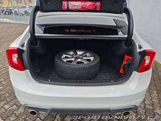 Volvo S60 2.4 D5 AWD R-Design 158kW 2011