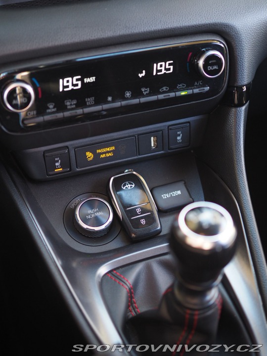 Toyota Yaris PERFORMANCE 2020