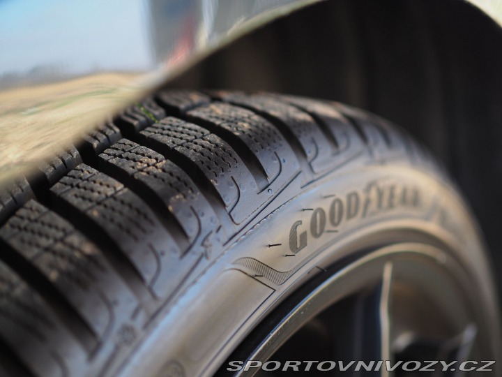 Toyota Yaris PERFORMANCE 2020