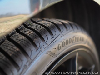 Toyota Yaris PERFORMANCE 2020