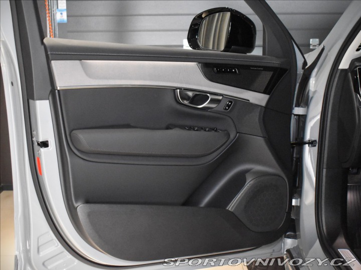 Volvo Ostatní modely XC90 2,0 T8  Plus Dark 2025