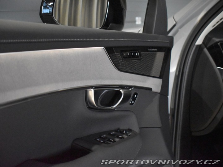 Volvo Ostatní modely XC90 2,0 T8  Plus Dark 2025