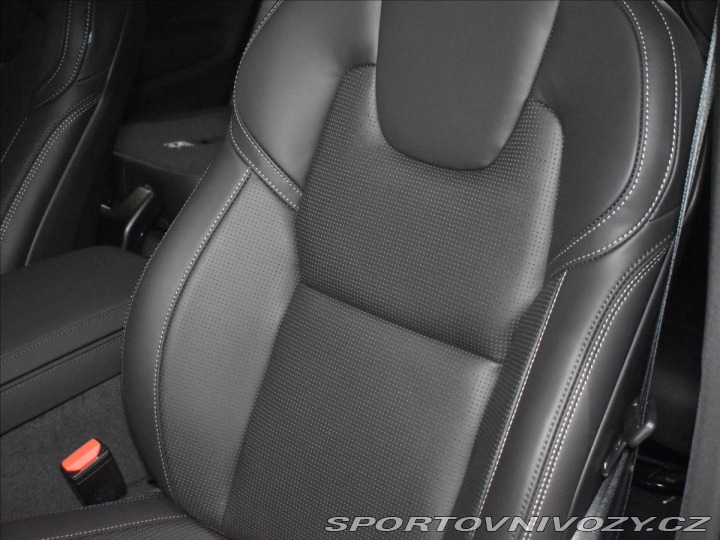 Volvo Ostatní modely XC90 2,0 T8  Plus Dark 2025