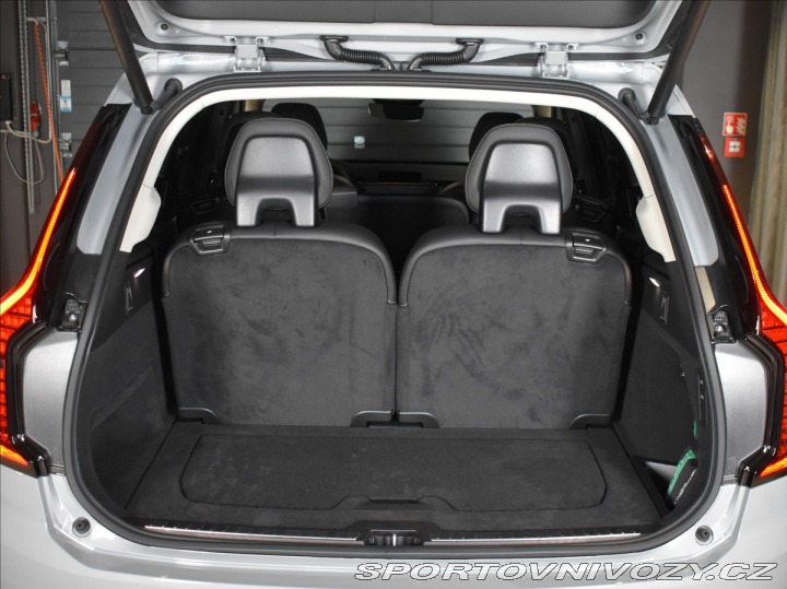 Volvo Ostatní modely XC90 2,0 T8  Plus Dark 2025