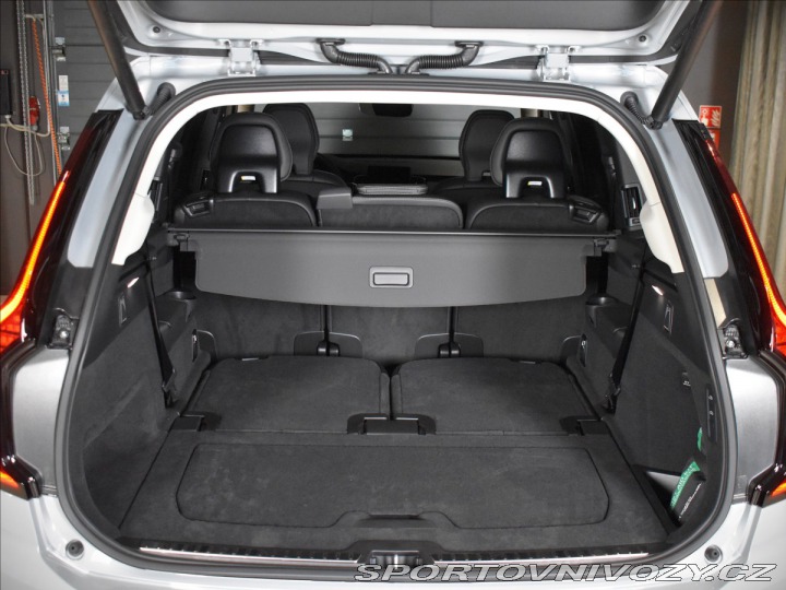 Volvo Ostatní modely XC90 2,0 T8  Plus Dark 2025