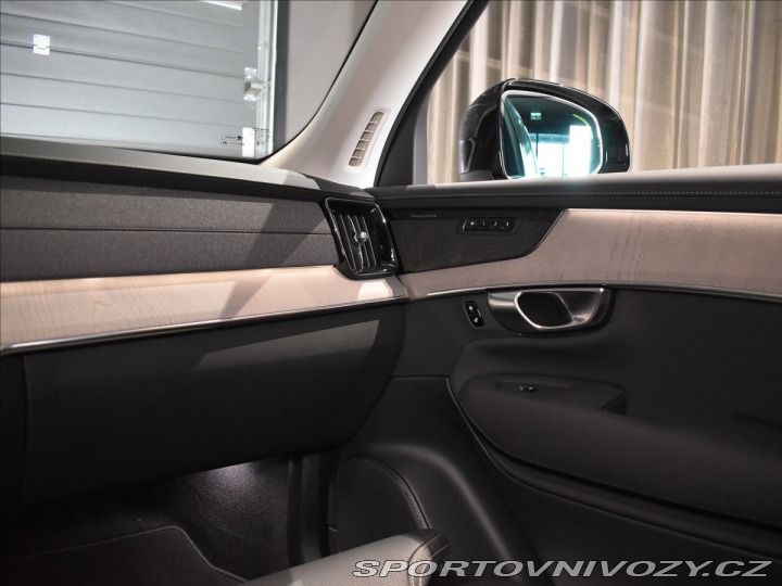 Volvo Ostatní modely XC90 2,0 T8  Plus Dark 2025