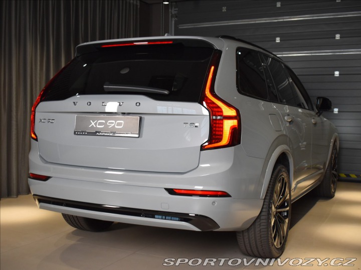 Volvo Ostatní modely XC90 2,0 T8  Plus Dark 2025