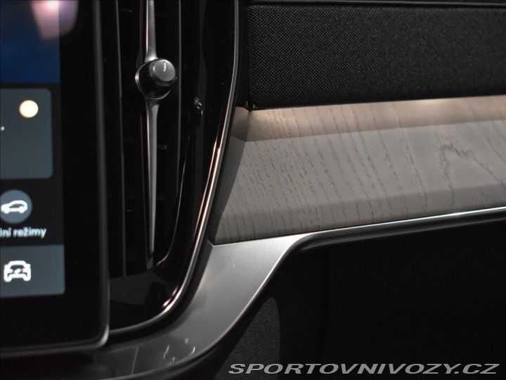 Volvo Ostatní modely XC90 2,0 T8  Plus Dark 2025