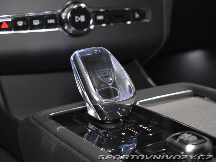 Volvo Ostatní modely XC90 2,0 T8  Plus Dark 2025