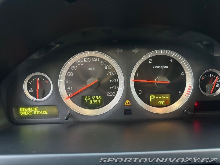 Volvo Ostatní modely XC90 2,4 2011