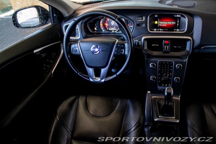 Volvo V40 D4 2.0L Drive-E Momentum 2014