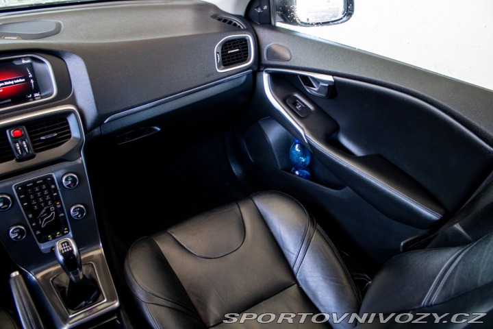 Volvo V40 D4 2.0L Drive-E Momentum 2014