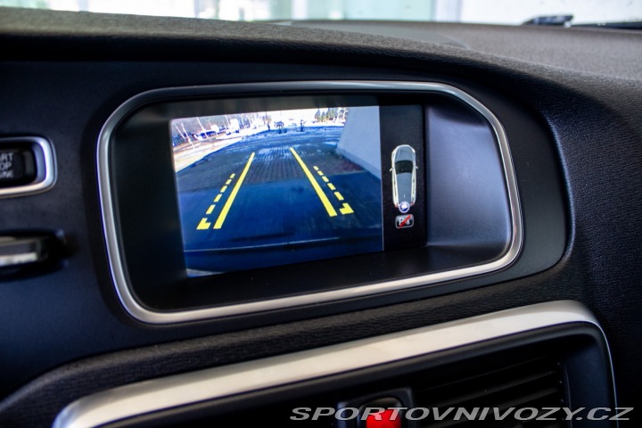 Volvo V40 D4 2.0L Drive-E Momentum 2014