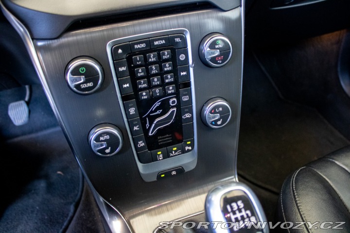 Volvo V40 D4 2.0L Drive-E Momentum 2014