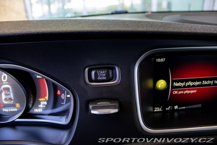 Volvo V40 D4 2.0L Drive-E Momentum 2014