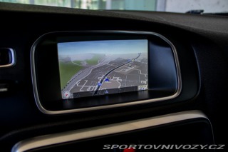Volvo V40 D4 2.0L Drive-E Momentum 2014