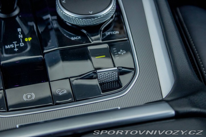 BMW X6 xDrive M40i / DPH / HEAD 2021