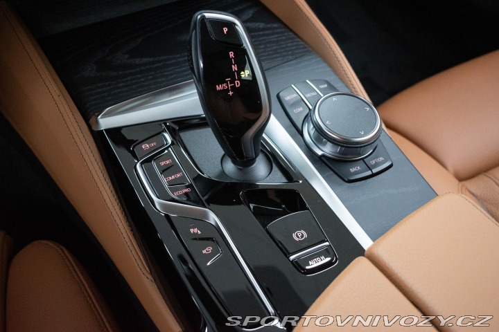BMW 5 530d xD REZERVACE 2023