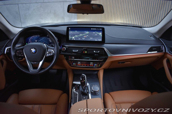 BMW 5 530d xD LASER*TAŽNÉ*ZÁRUK 2023