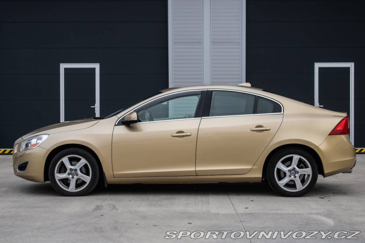 Volvo S60 Momentum, 158kW (2012) / 2012