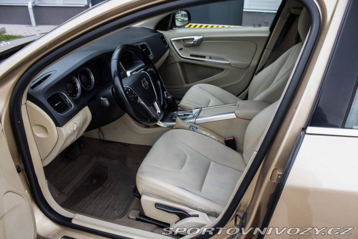 Volvo S60 Momentum, 158kW (2012) / 2012