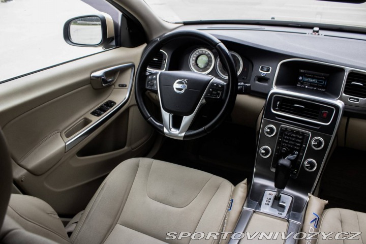 Volvo S60 Momentum, 158kW (2012) / 2012