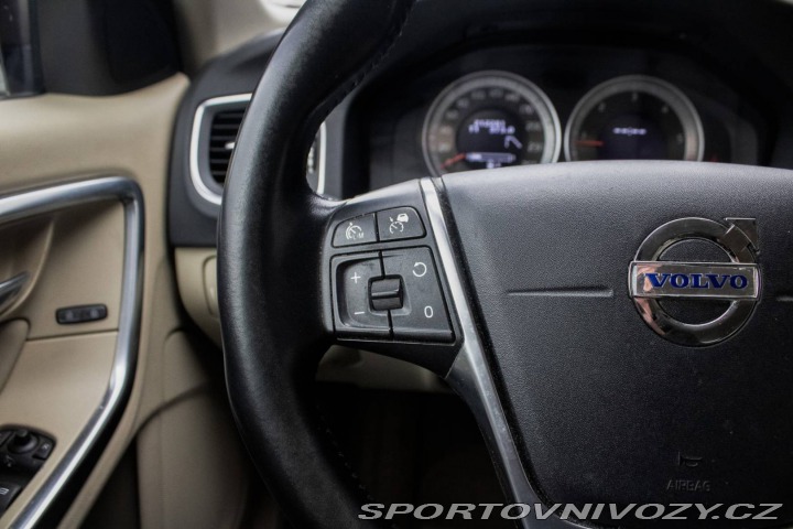 Volvo S60 Momentum, 158kW (2012) / 2012