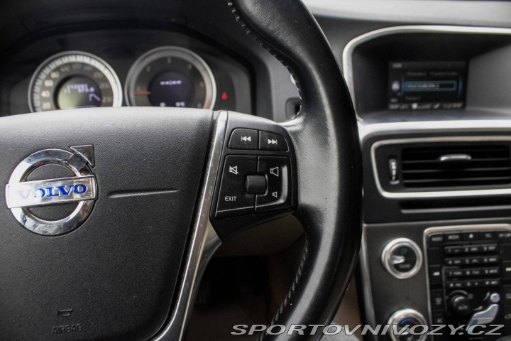 Volvo S60 Momentum, 158kW (2012) / 2012