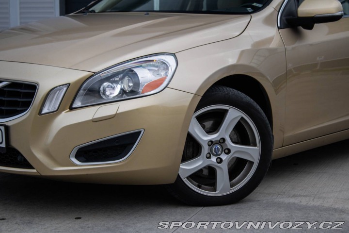 Volvo S60 Momentum, 158kW (2012) / 2012