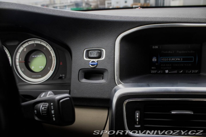 Volvo S60 Momentum, 158kW (2012) / 2012